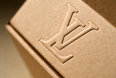 成都包装盒定制厂家：包装盒印刷工艺怎么选？烫金、UV、击凸效果对比（三）